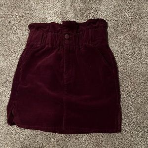 Corduroy high waisted skirt. Size small. Good condition!
